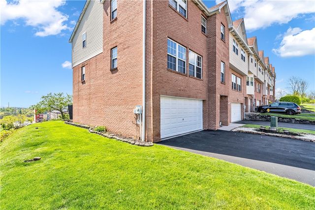 501 Wingate Dr, Robinson Twp, PA 15205