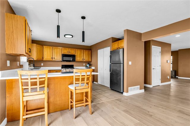 501 Wingate Dr, Robinson Twp, PA 15205