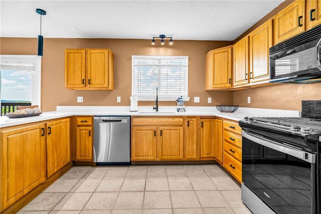 501 Wingate Dr, Robinson Twp, PA 15205