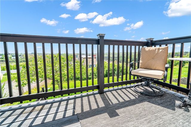 501 Wingate Dr, Robinson Twp, PA 15205