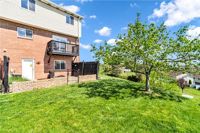 501 Wingate Dr, Robinson Twp, PA 15205