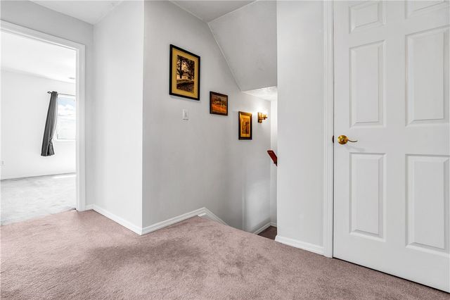 501 Wingate Dr, Robinson Twp, PA 15205