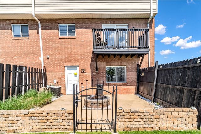 501 Wingate Dr, Robinson Twp, PA 15205
