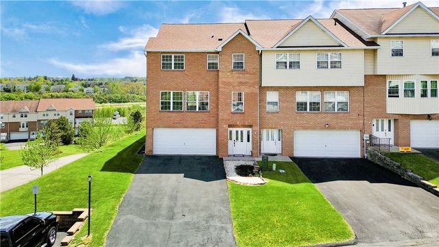 501 Wingate Dr, Robinson Twp, PA 15205
