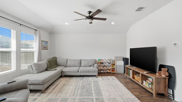 832 Nodding Nixie, Seguin, TX 78155