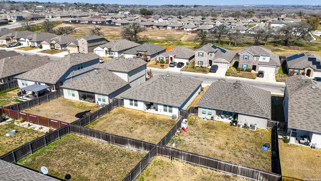 832 Nodding Nixie, Seguin, TX 78155