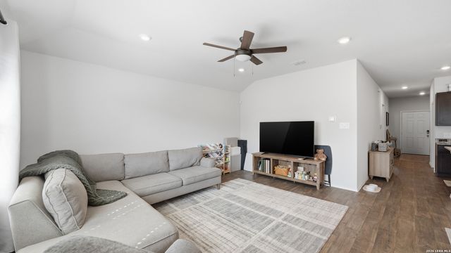 832 Nodding Nixie, Seguin, TX 78155