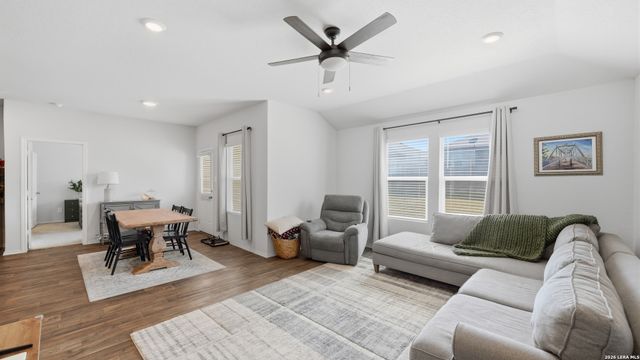 832 Nodding Nixie, Seguin, TX 78155