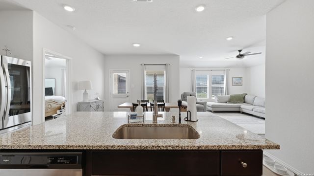 832 Nodding Nixie, Seguin, TX 78155