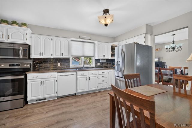 114 Meadow, Hamburg, NY 14075