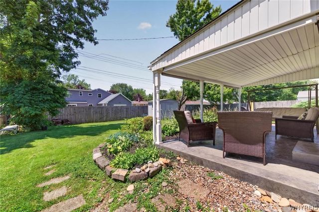 114 Meadow, Hamburg, NY 14075