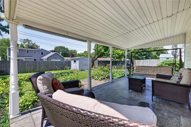 114 Meadow, Hamburg, NY 14075
