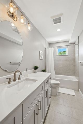 706 Main St A, Wakefield, MA 01880