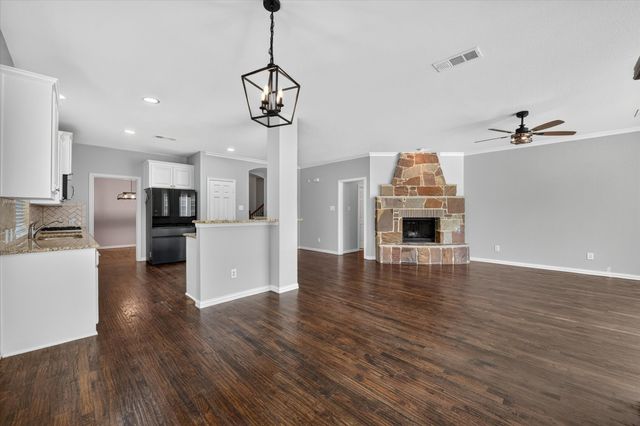 8417 Bayberry Avenue, Lantana, TX 76226