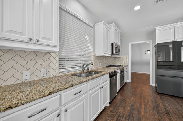 8417 Bayberry Avenue, Lantana, TX 76226