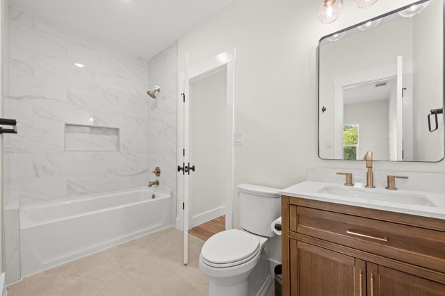2102 S Church ST, Georgetown, TX 78626