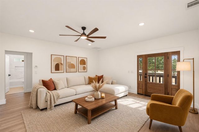 2102 S Church ST, Georgetown, TX 78626