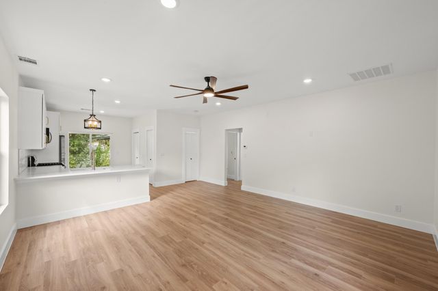 2102 S Church ST, Georgetown, TX 78626