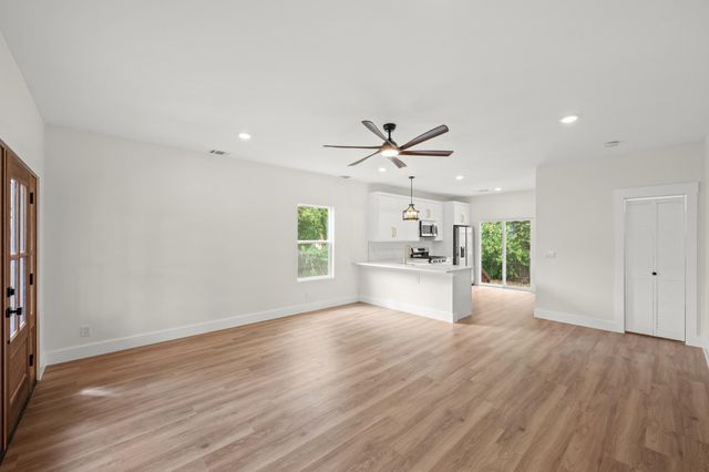 2102 S Church ST, Georgetown, TX 78626
