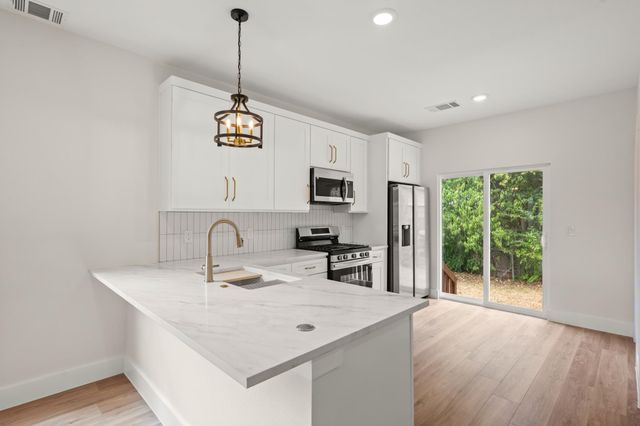 2102 S Church ST, Georgetown, TX 78626