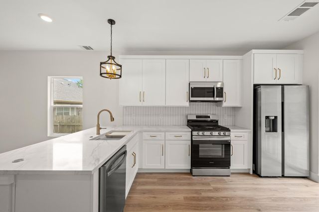 2102 S Church ST, Georgetown, TX 78626