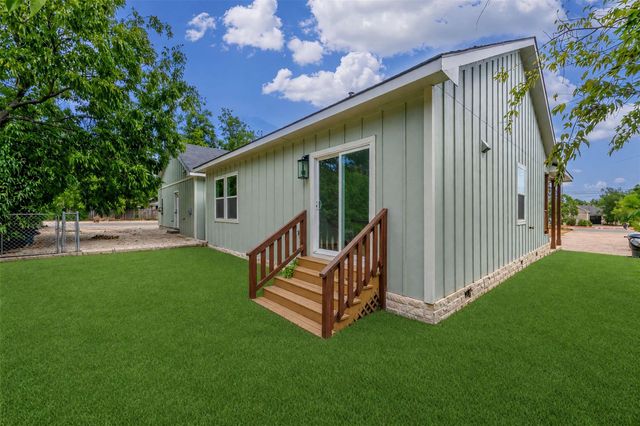 2102 S Church ST, Georgetown, TX 78626