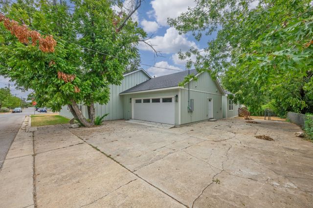 2102 S Church ST, Georgetown, TX 78626