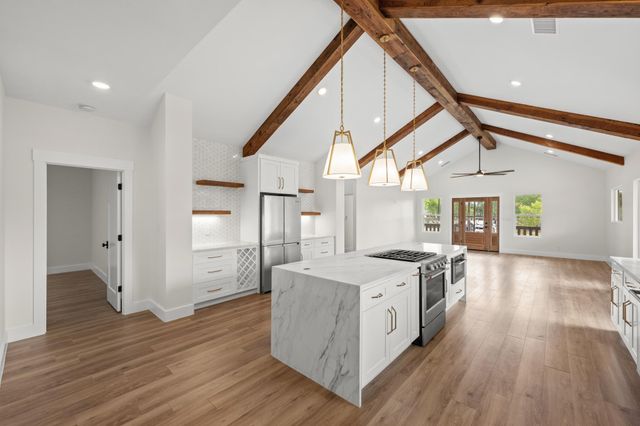 2102 S Church ST, Georgetown, TX 78626