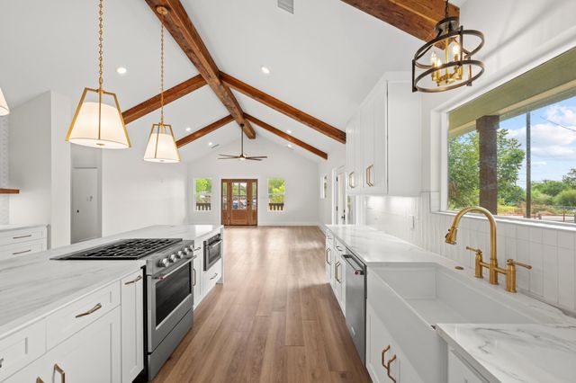 2102 S Church ST, Georgetown, TX 78626