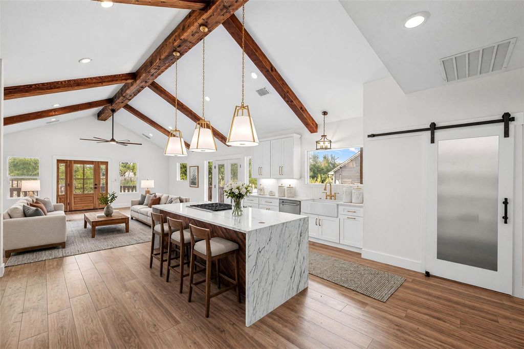 2102 S Church ST, Georgetown, TX 78626