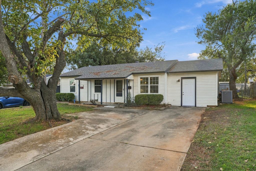 1005 Blanco Drive, Euless, TX 76039 — exterior