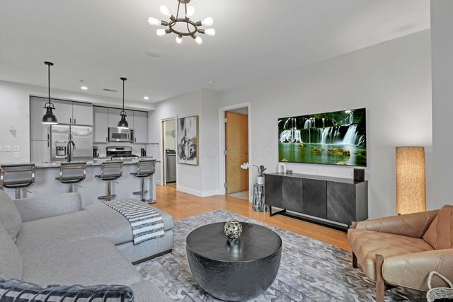 845 N High Street, 408, Columbus, OH 43215