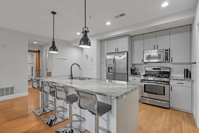 845 N High Street, 408, Columbus, OH 43215