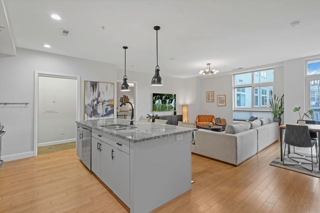 845 N High Street, 408, Columbus, OH 43215