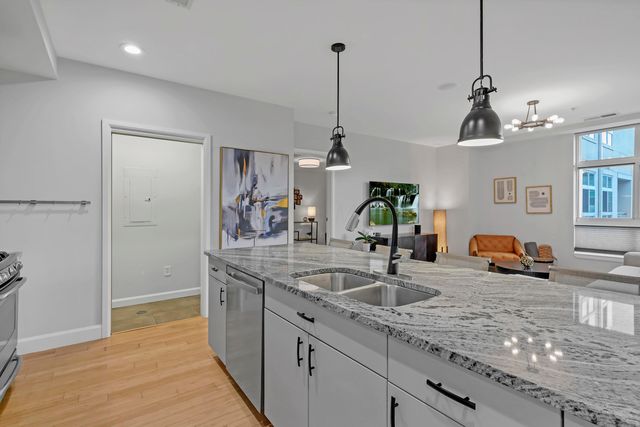 845 N High Street, 408, Columbus, OH 43215