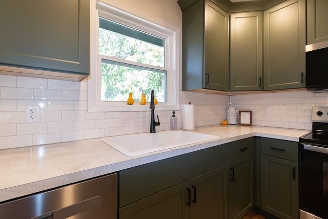 1524 E 28TH Terrace, Lawrence, KS 66046