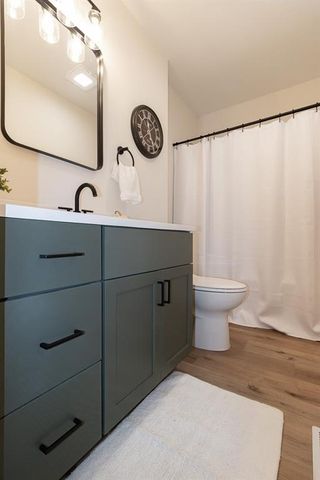 1524 E 28TH Terrace, Lawrence, KS 66046