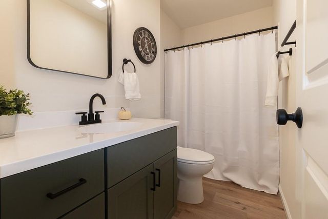 1524 E 28TH Terrace, Lawrence, KS 66046