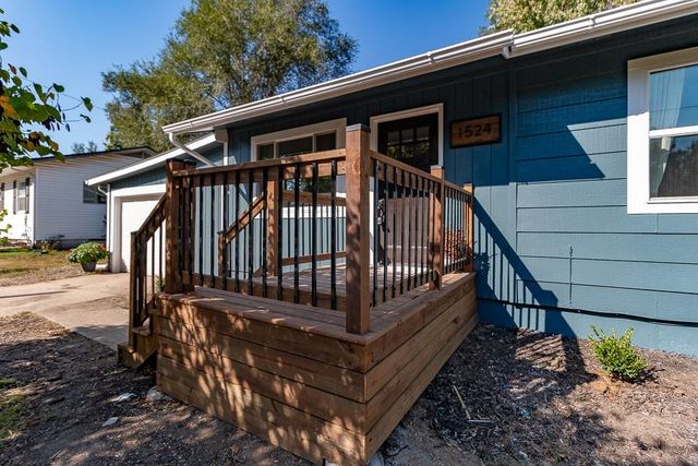 1524 E 28TH Terrace, Lawrence, KS 66046