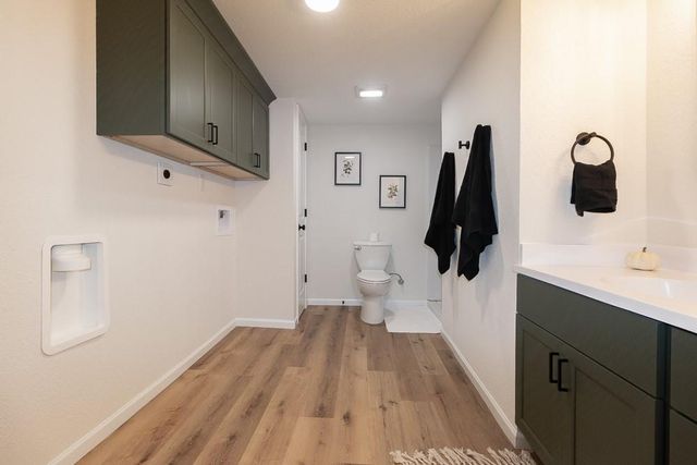 1524 E 28TH Terrace, Lawrence, KS 66046