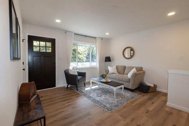 1524 E 28TH Terrace, Lawrence, KS 66046