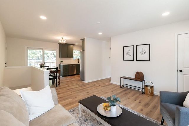 1524 E 28TH Terrace, Lawrence, KS 66046