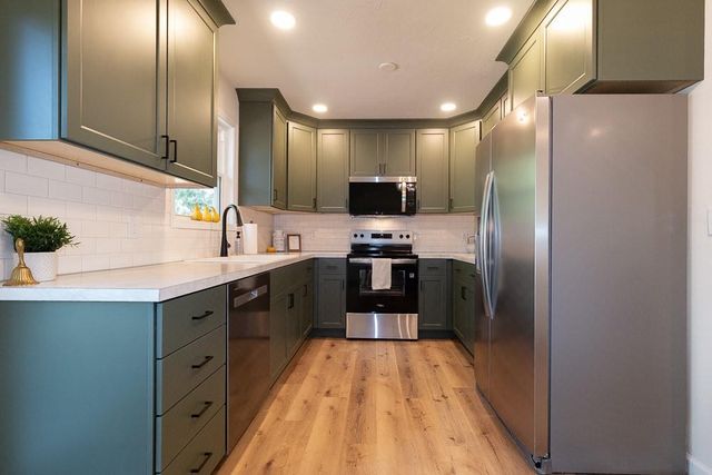 1524 E 28TH Terrace, Lawrence, KS 66046