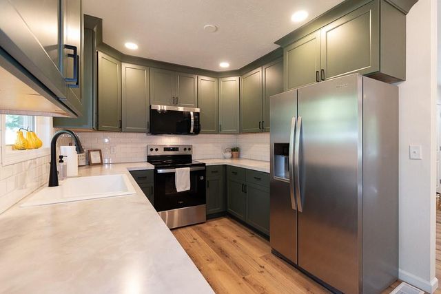 1524 E 28TH Terrace, Lawrence, KS 66046