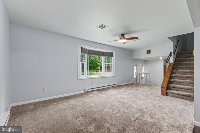1142 PETERSBURG RD, Boiling Springs, PA 17007