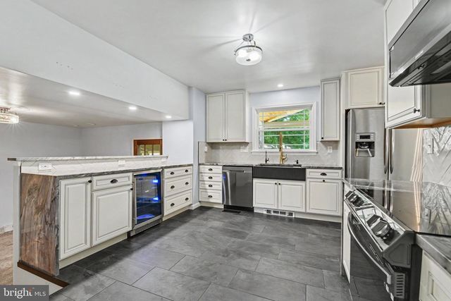 1142 PETERSBURG RD, Boiling Springs, PA 17007