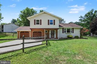 1142 PETERSBURG RD, Boiling Springs, PA 17007