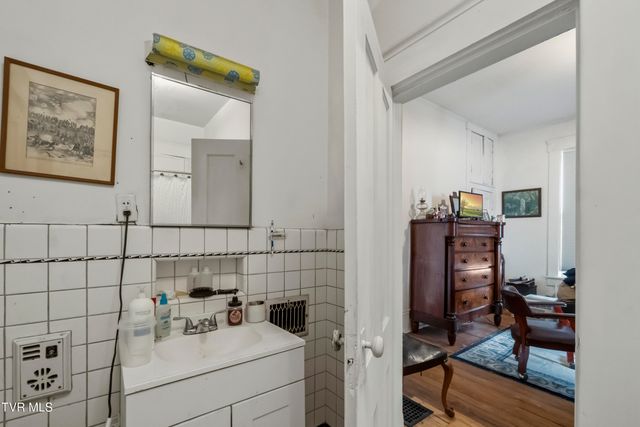 301 South Irish Street, Greeneville, TN 37743