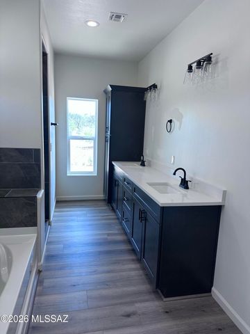 1297 E Old Homestead Road, Benson, AZ 85602