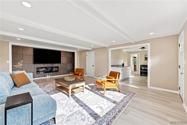73 Susan Lane, Buffalo, NY 14220